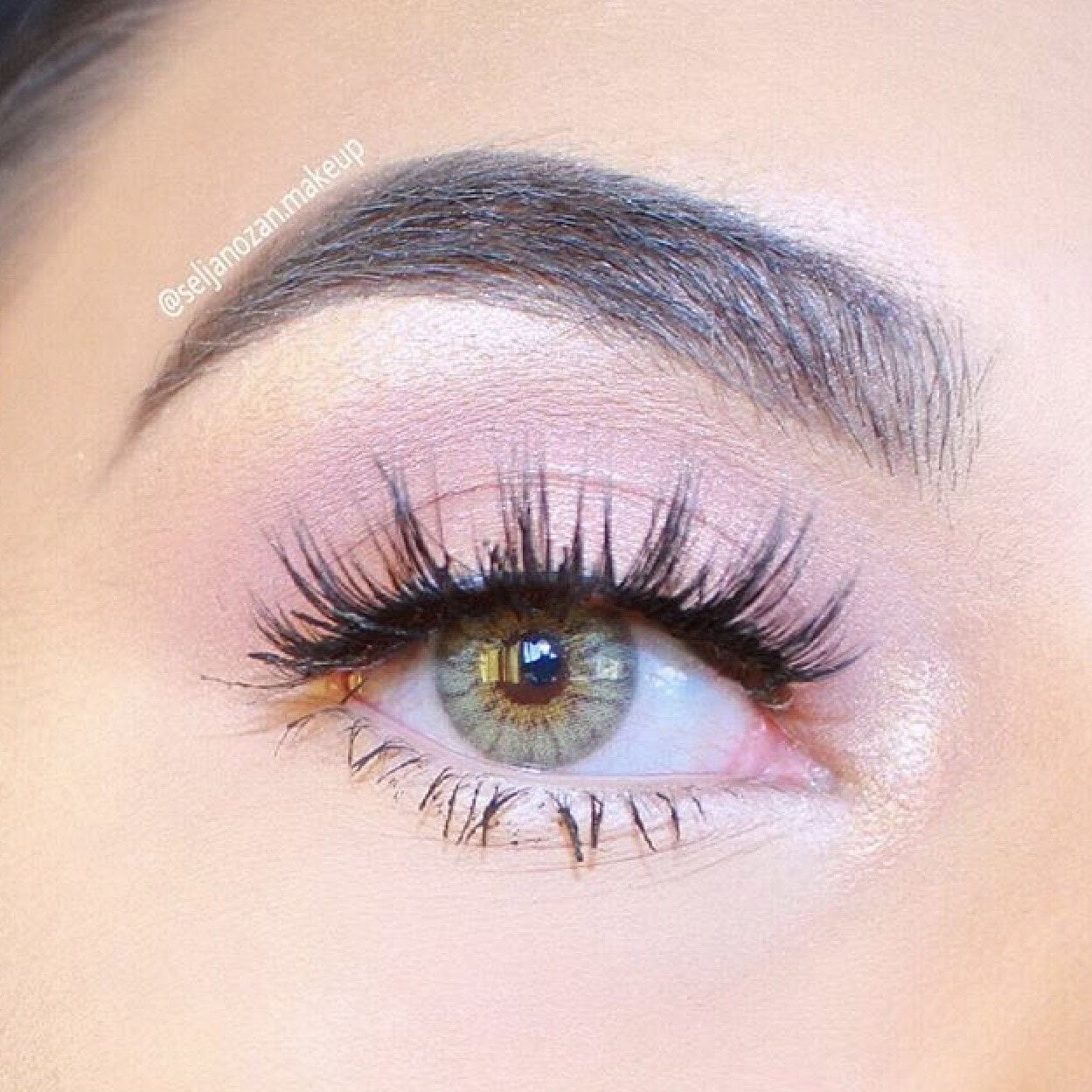 What’s hazel eye color exactly? Bbbeautycontact