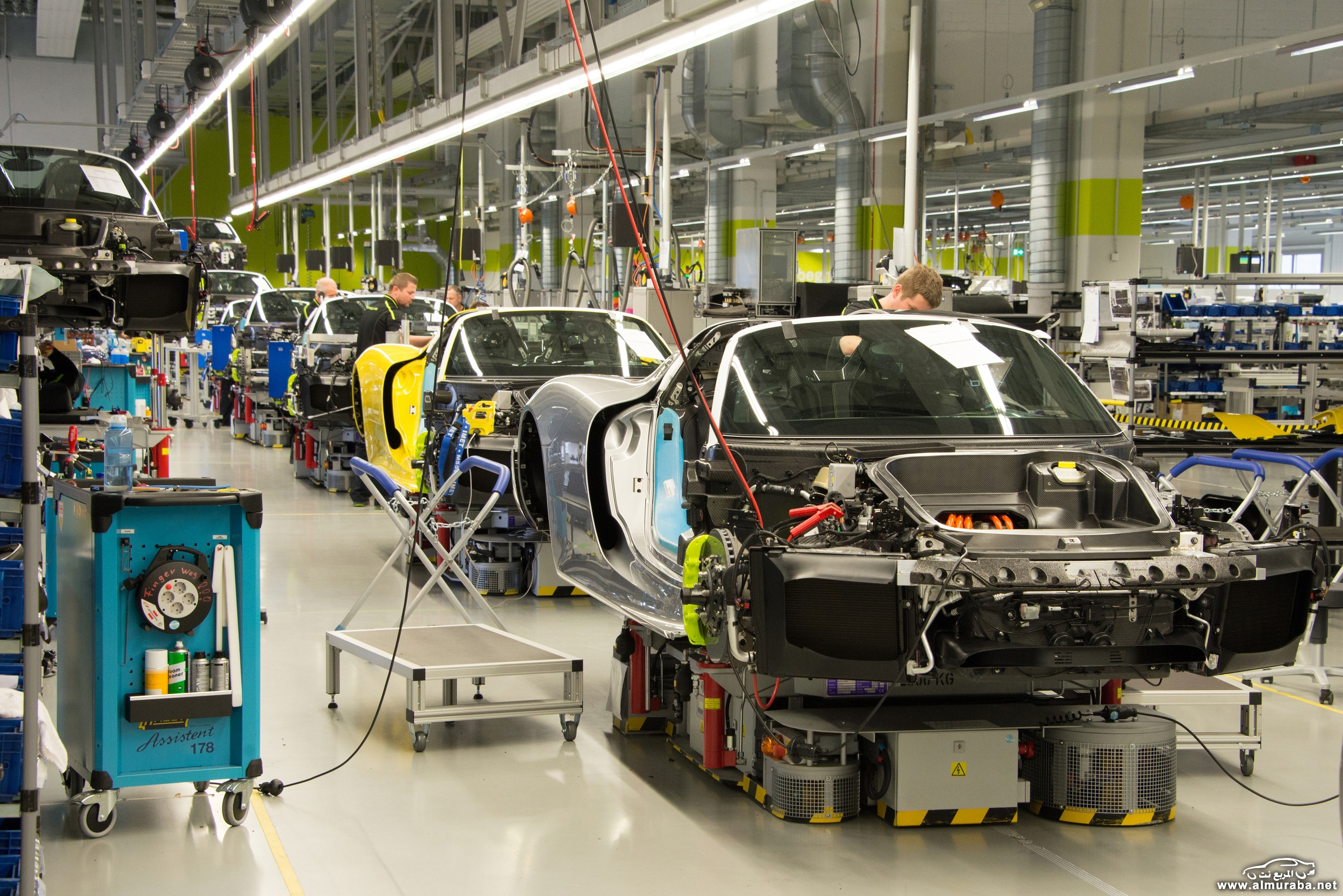 "بالصور" شاهد جولة داخل مصنع تجميع سيارة بورش 918 سبايدر