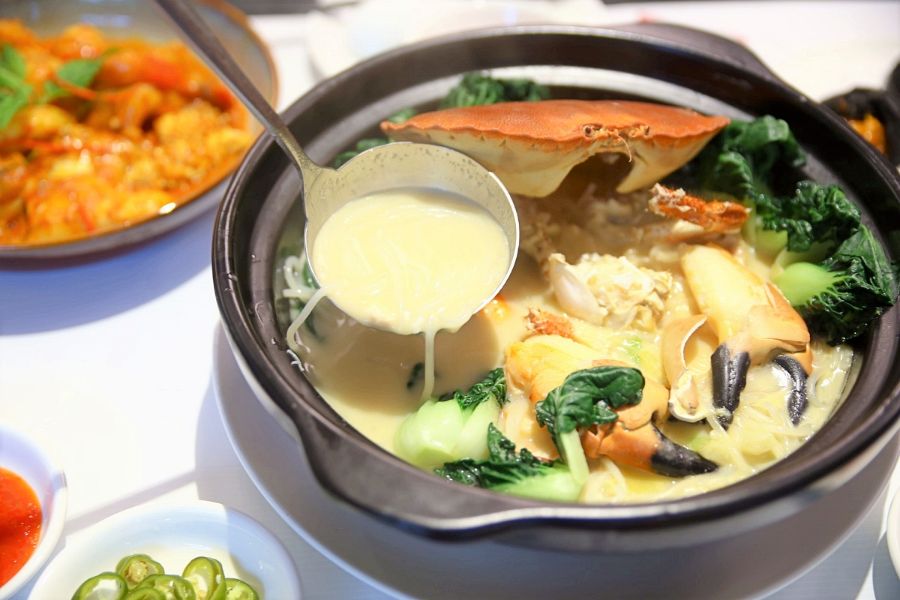 Red House Seafood Tantalising Alaskan Crab At 98/Kg, National Day