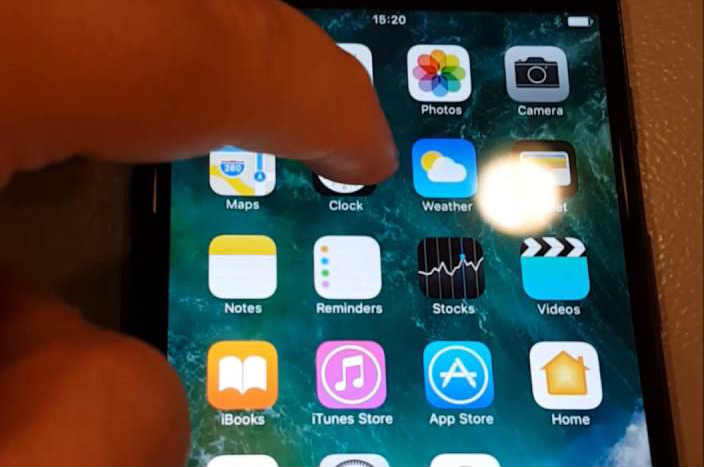 Apple iPhone 7 Display Problem Why is my iPhone 7 Screen Flickering