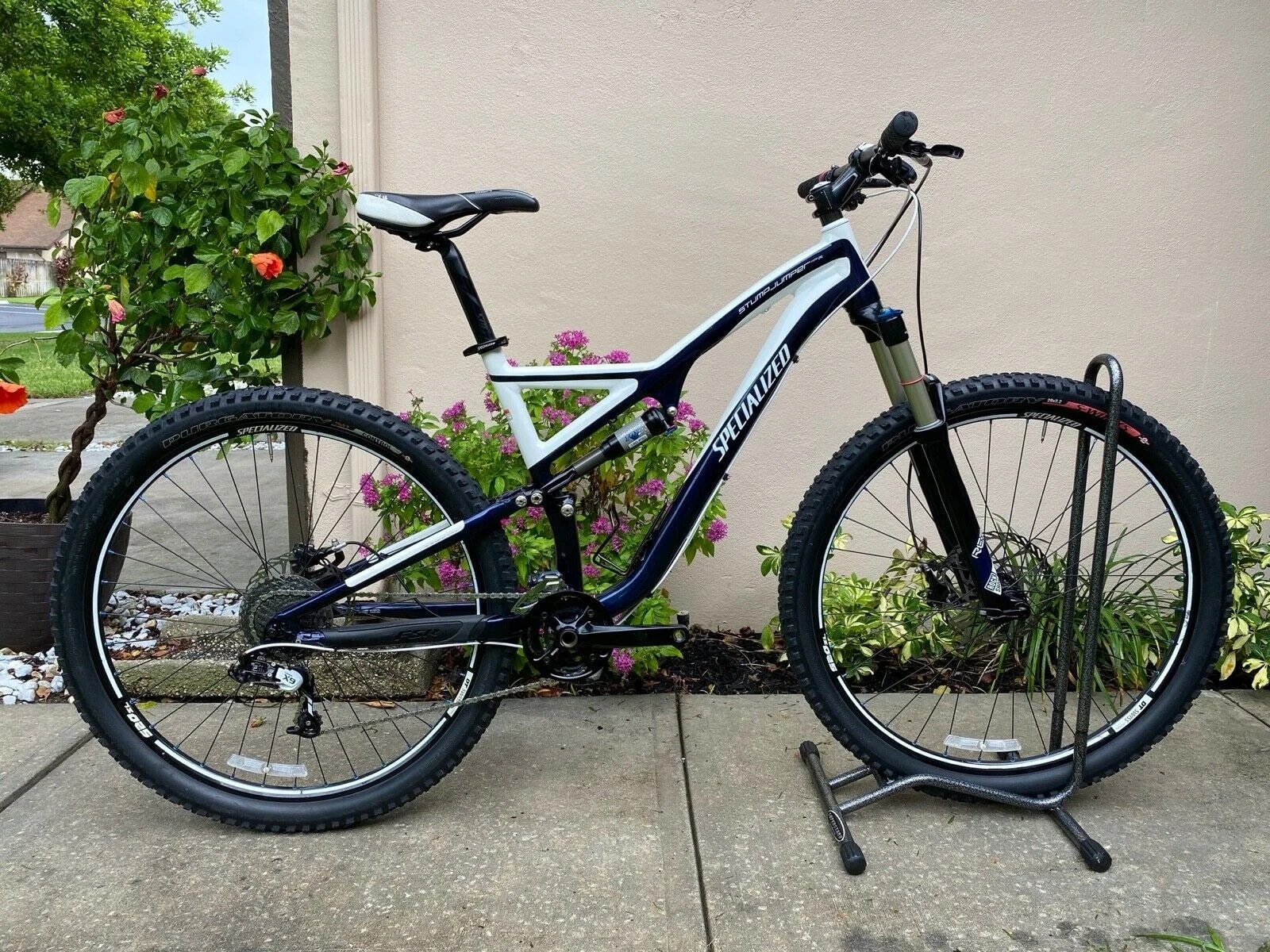 2011 Specialized Stumpjumper FSR Comp 29er Full Suspension Mountain