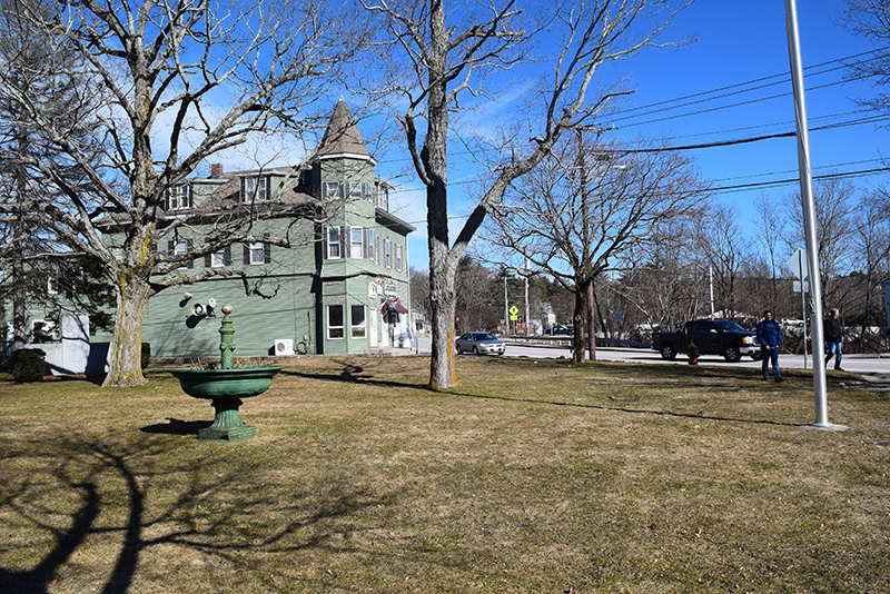 UPTON CENTER — Dodson & Flinker