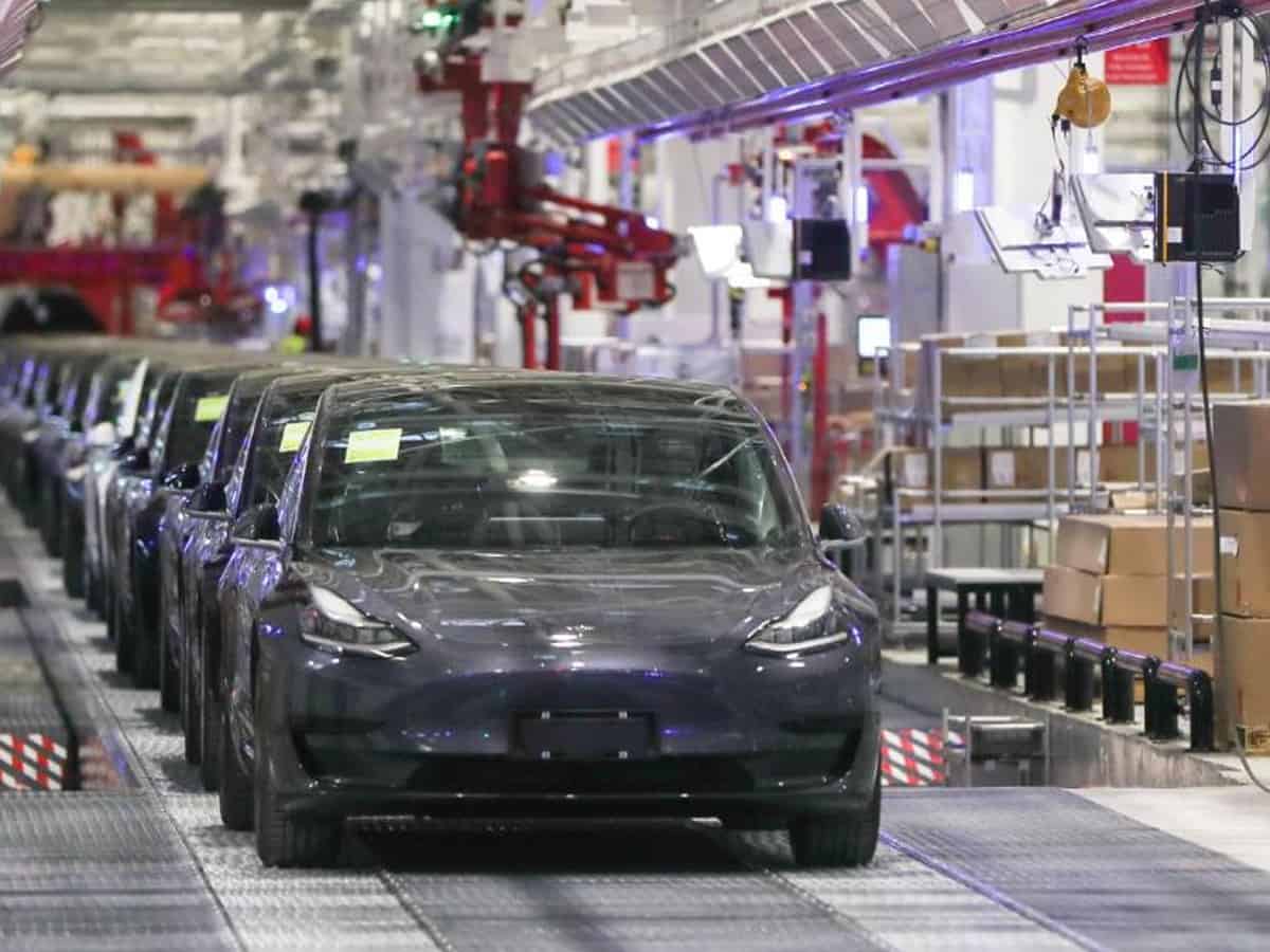 Rental car company Hertz orders 1 lakh Teslas worth 4.2 bn