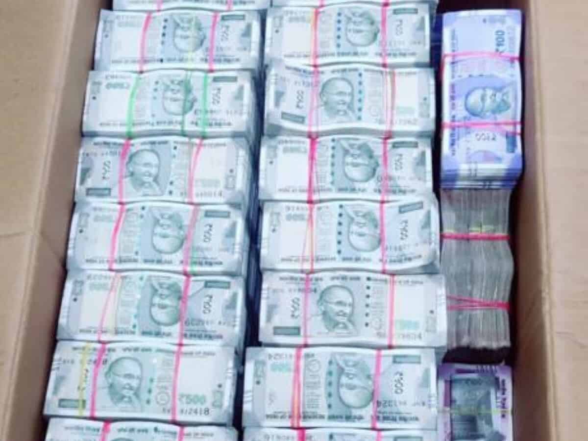 Hyderabad Yet another hawala racket busted, 2 crore rupees seized