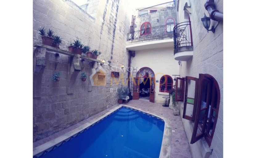 Estate agents Malta Nicely finished 3 bedroom townhouse for rent in