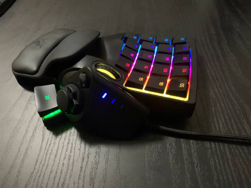 初心者PCゲーマーにこそオススメ！Razerのジョイスティック付き左手用キーボード「Tartarus V2