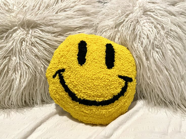 DIY Smiley Face Pillow Add A Dash Of Fun To Your Home! Sleepation