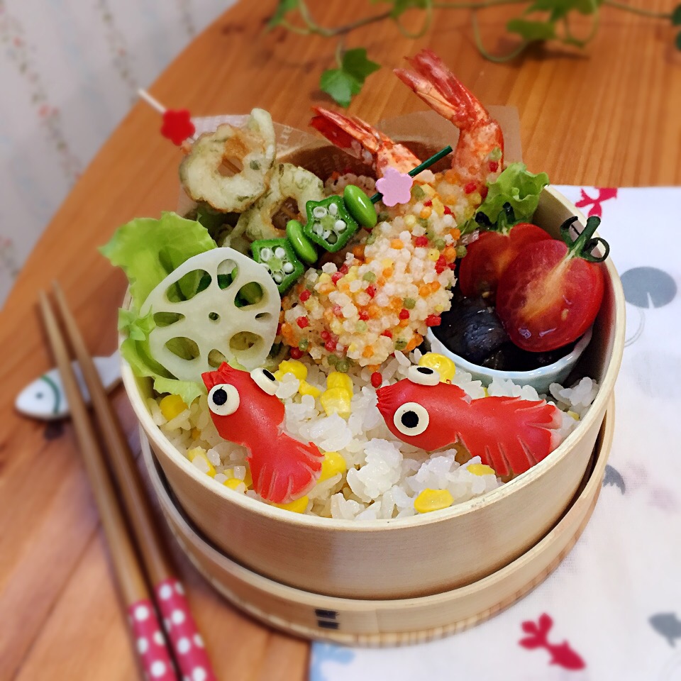 切り方チェンジで涼感UP！「金魚ウインナー」レシピで簡単に夏用キャラ弁♩ macaroni