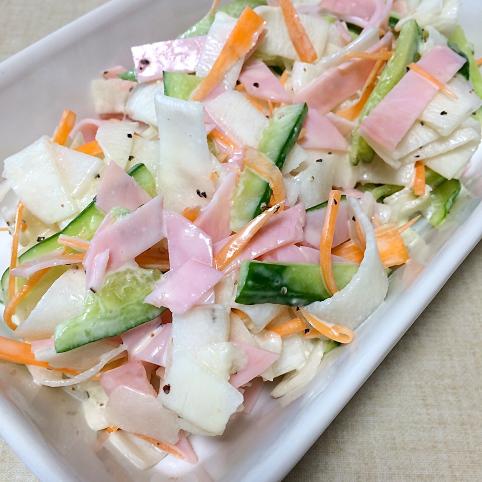 蓮根とかいわれ大根のハムサラダ by 藤本マキ レシピサイト Nadia ナディア プロの料理家のおいしいレシピ みんな大好き！大根とハムで作る料理、レシピ25選 SnapDish[スナップディッシュ]