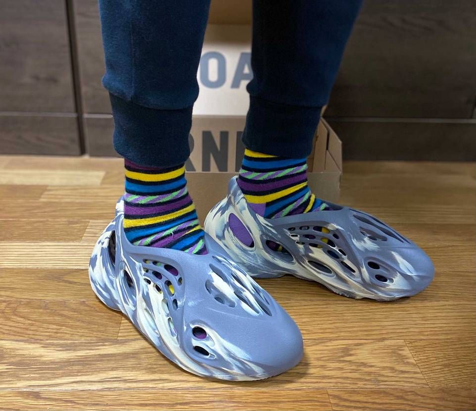 オンライン adidas yzy foam runnerの通販 by ma shop｜アディダスならラクマ アディダス イージー フォーム