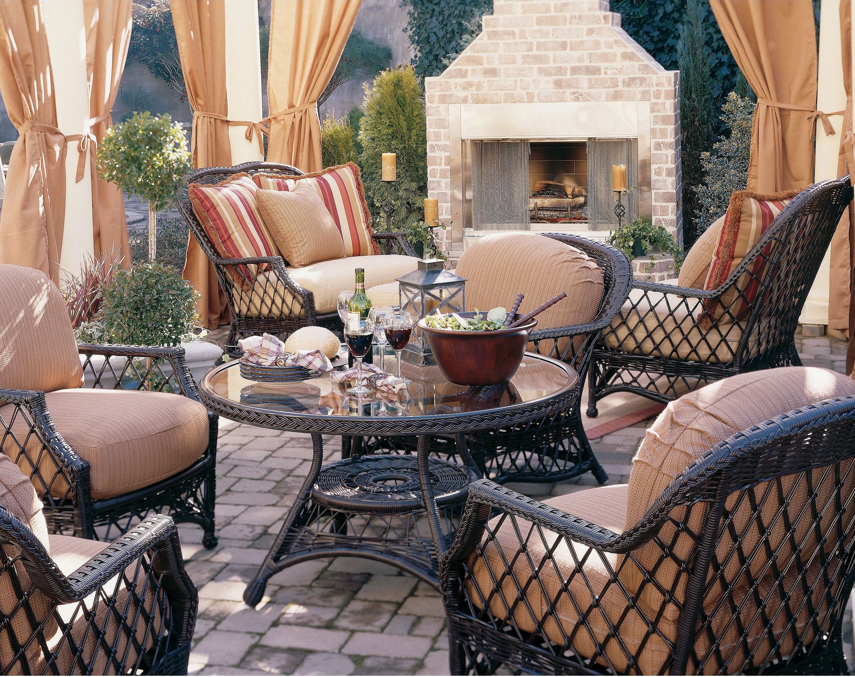 Bar Harbor Outdoor 48" Round Outdoor Sofas and Sectionals