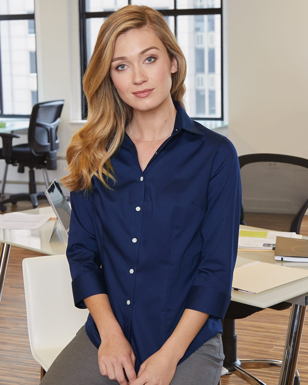 Van Heusen 13V0527 Women's ThreeQuarter Sleeve Baby Twill Shirt