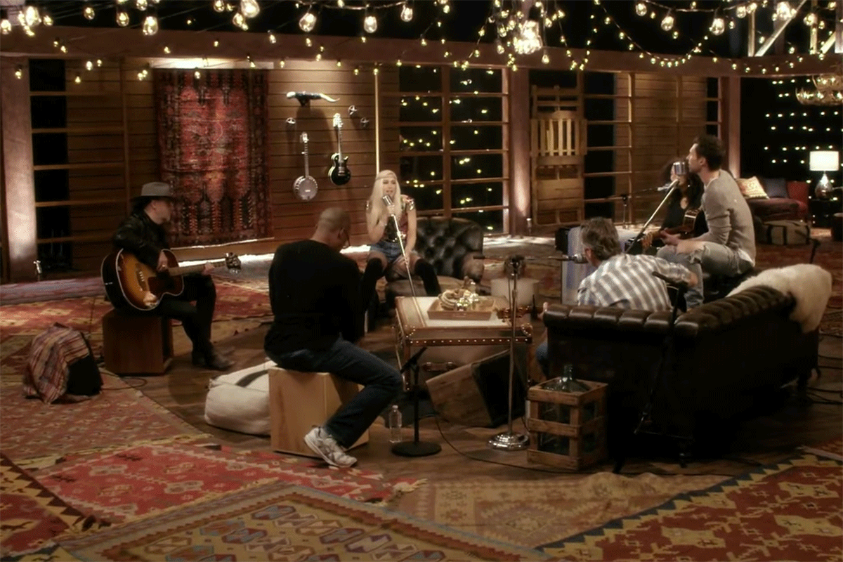 Watch The Voice Coaches Do The Best Performance Ever Covering TLCs