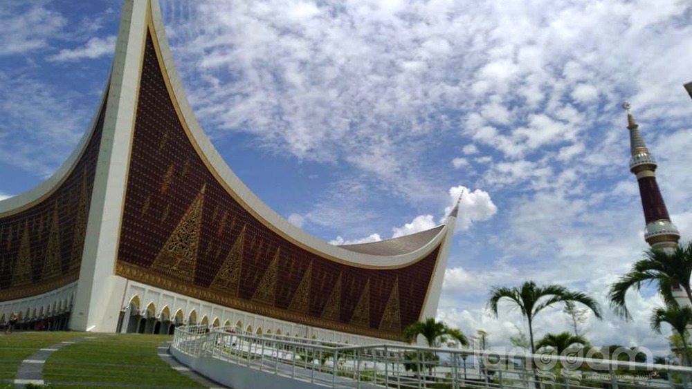 Menara Masjid Raya Sumbar Setinggi 85 Meter Resmi Dibuka untuk Umum