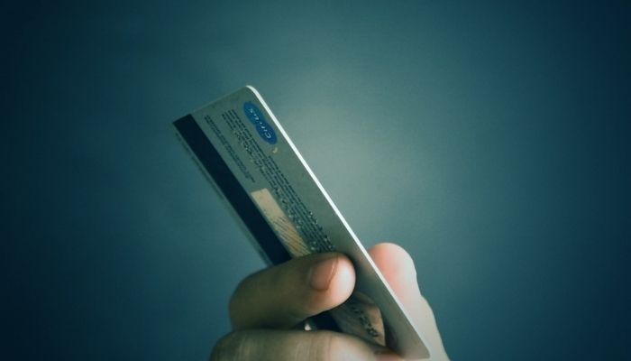 5 Reasons Why You Should Use a Credit Card in 2022