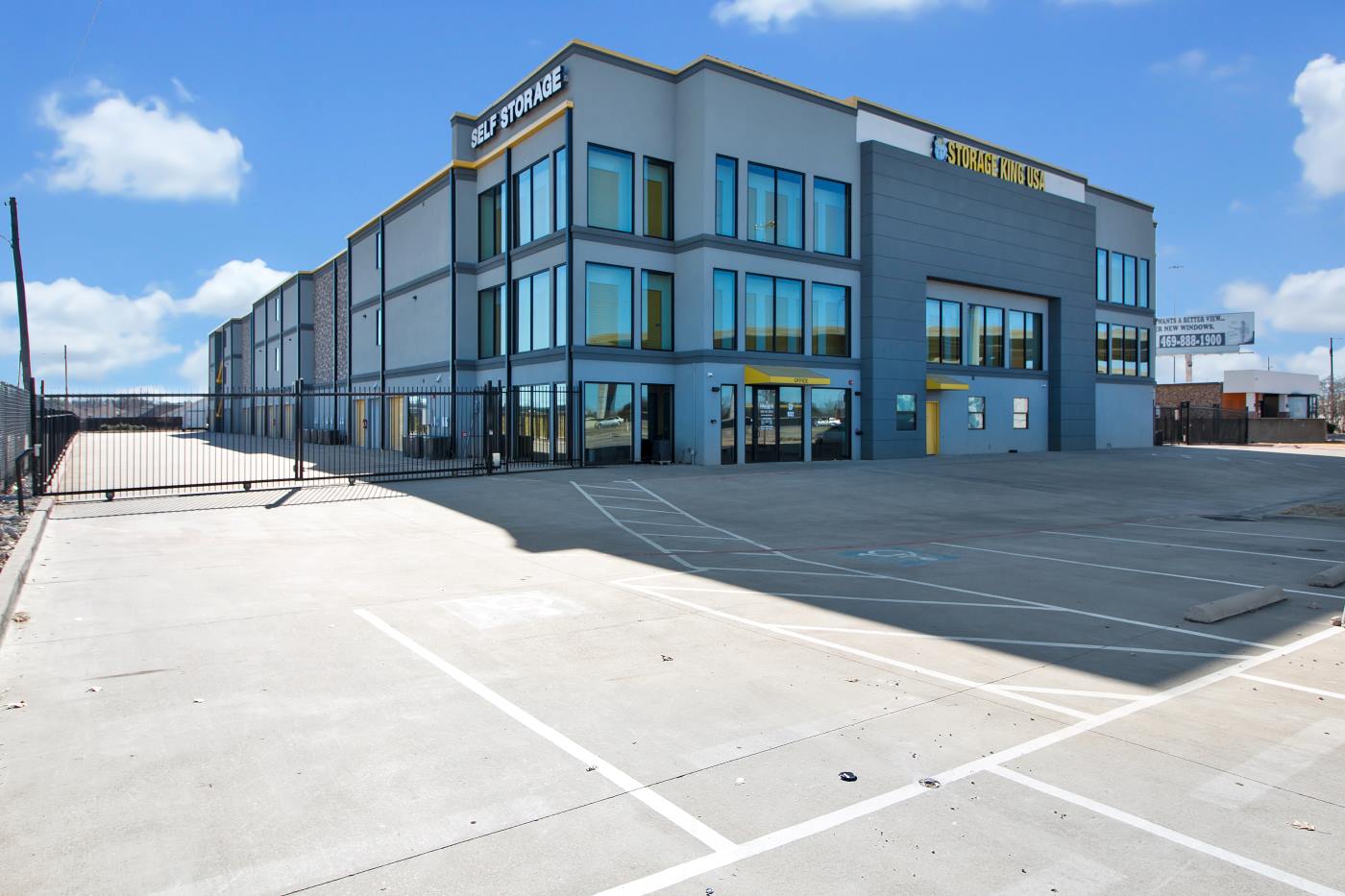 Self Storage Units in Garland, TX, on East Interstate 30 Storage King USA