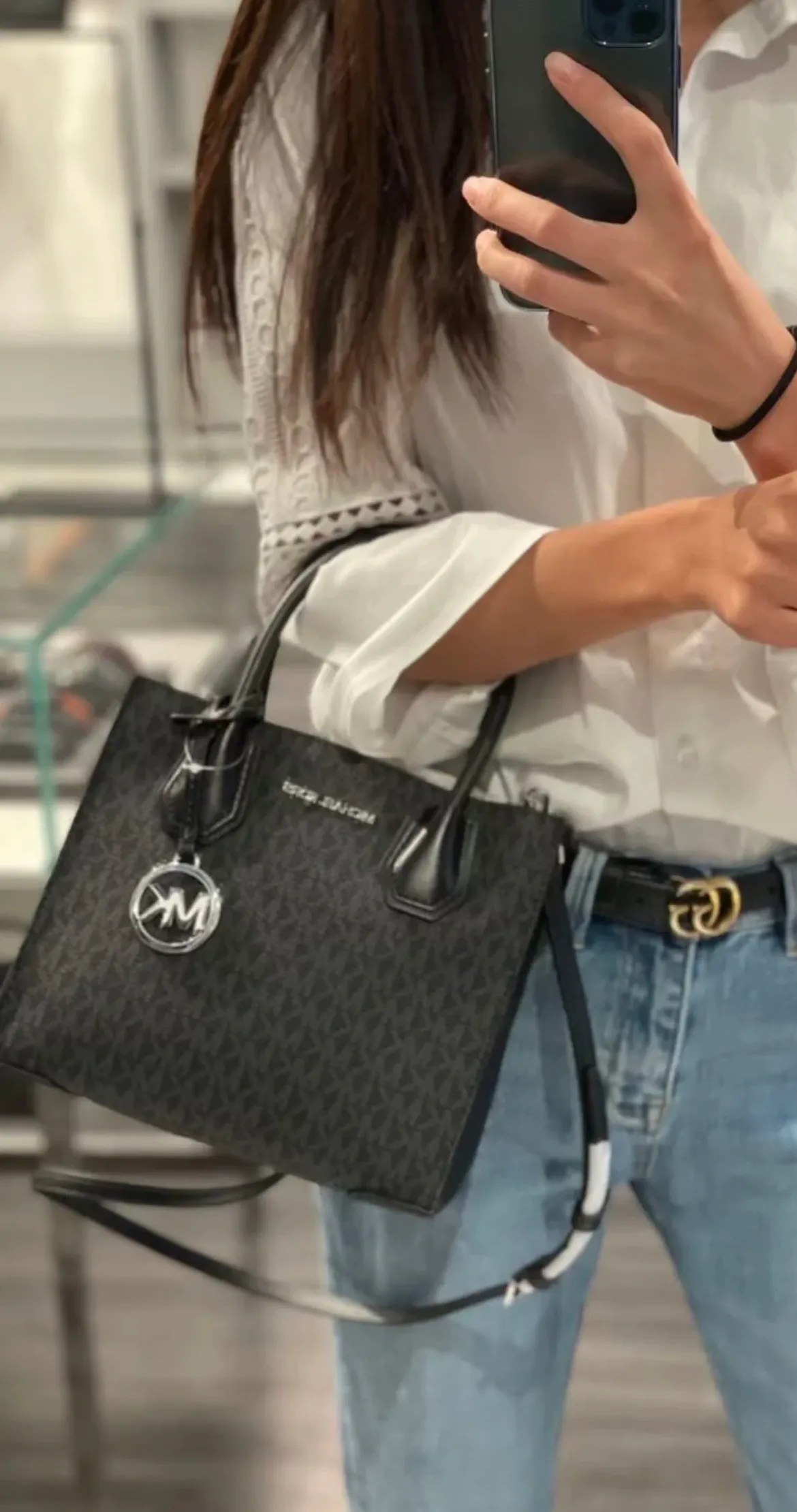 MICHAEL KORS Mercer Medium Messenger Crossbody Bag In Signature Black