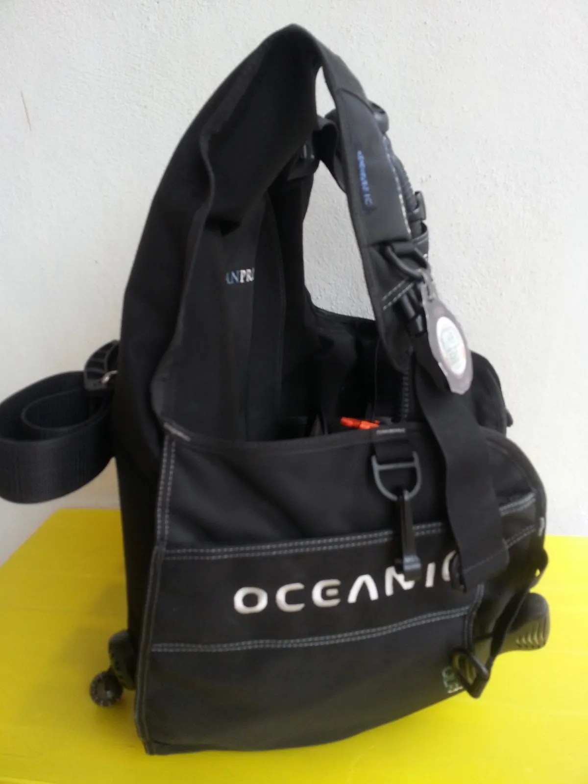 Oceanic Ocean Pro 1000D QLR3 BCD Coral Dive Store Store for scuba