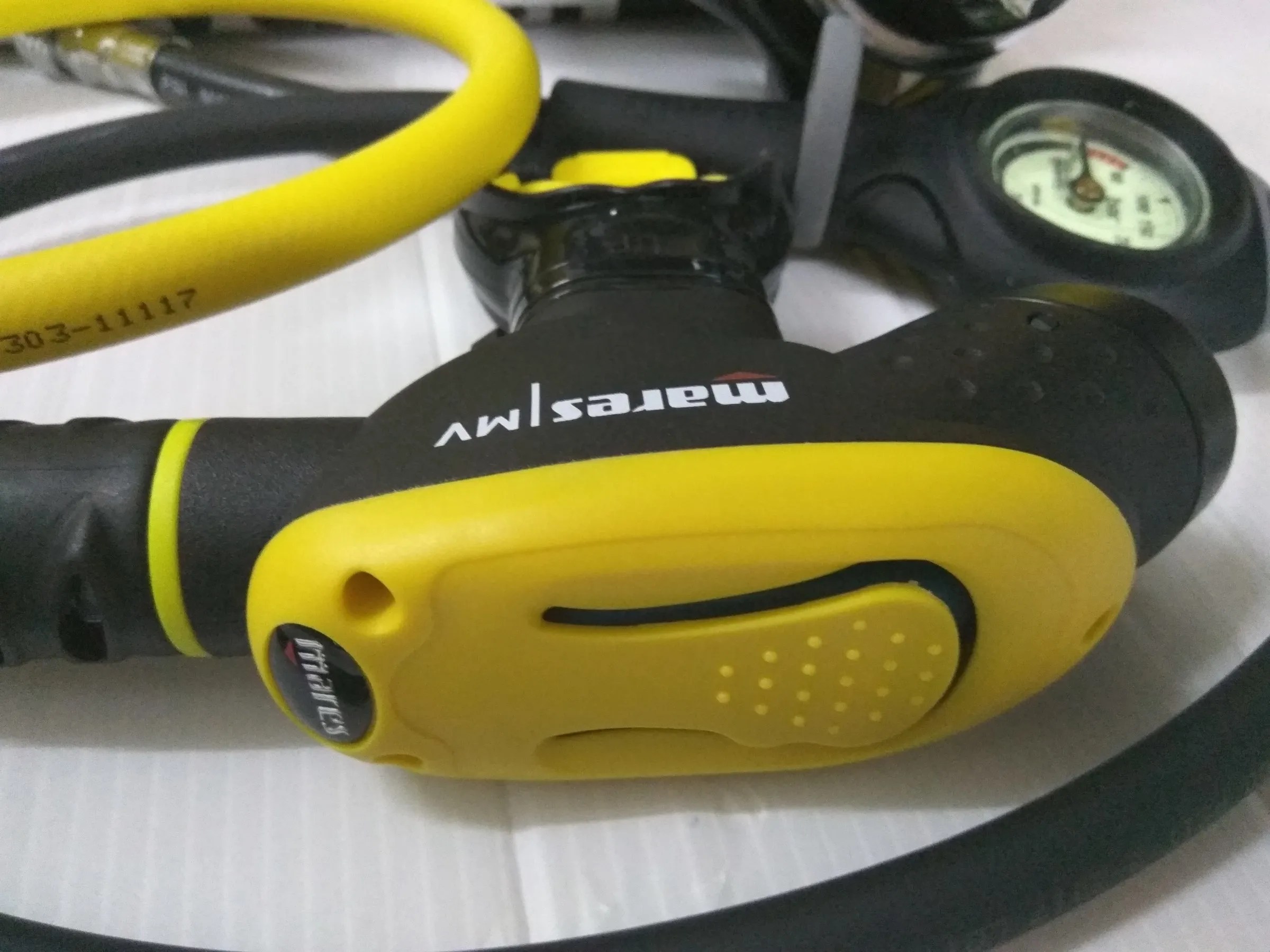 Mares Carbon 52x Regulator with MV octopus and single gauge with free