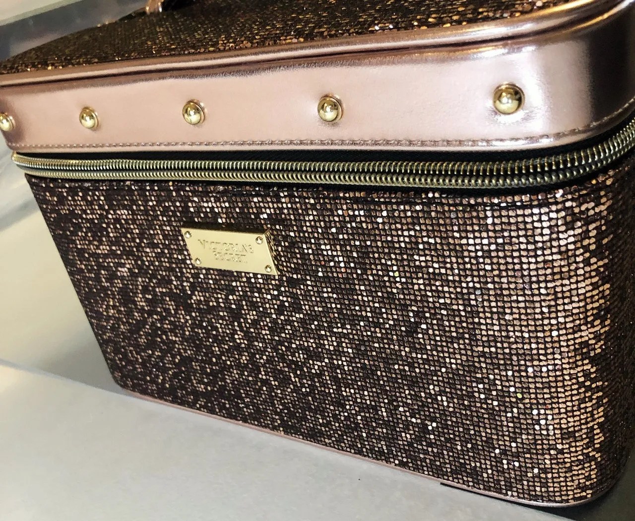 Victoria's Secret Vanity Case (Hard Train Case) Glitter Mesh / Light