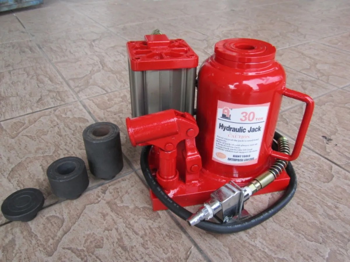 Giant Tools 30Ton Pneumatic Air Hydraulic Bottle Jack MY Power Tools