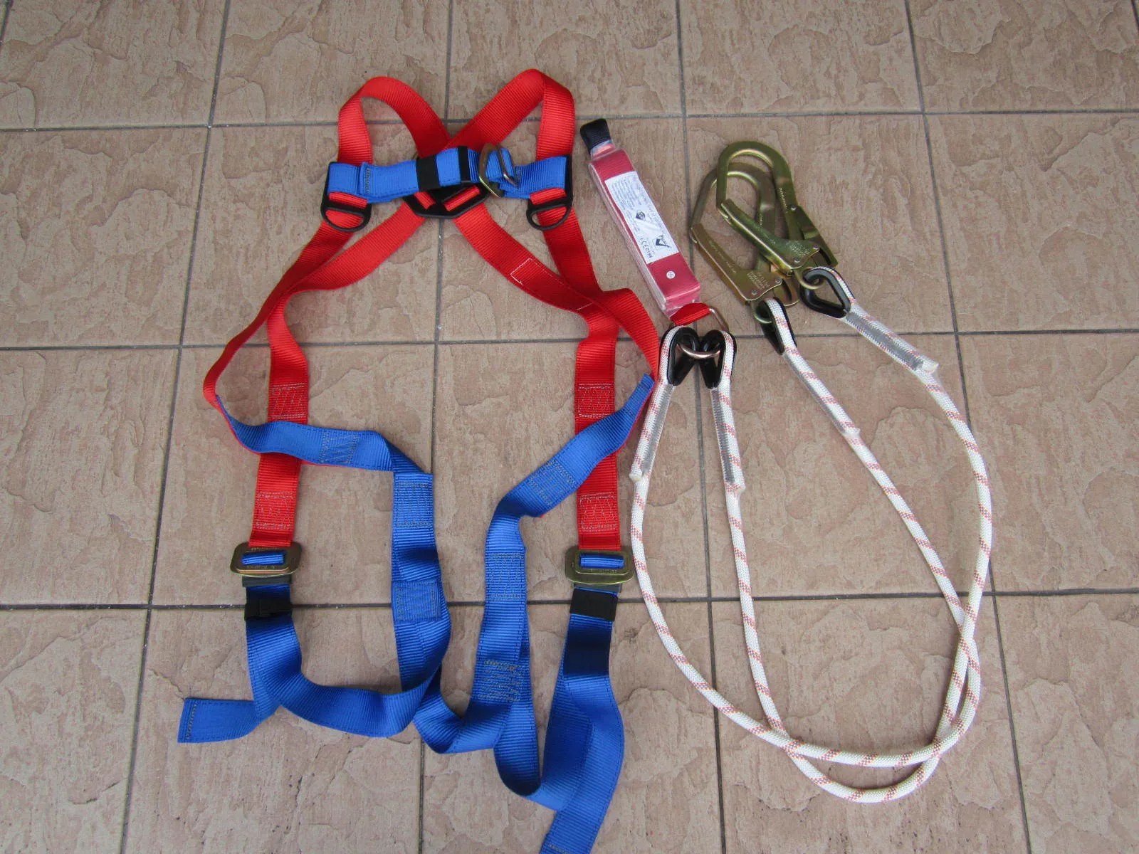 Picasaf Full Body Harness with Double Lanyard, Large Hook MY Power Tools