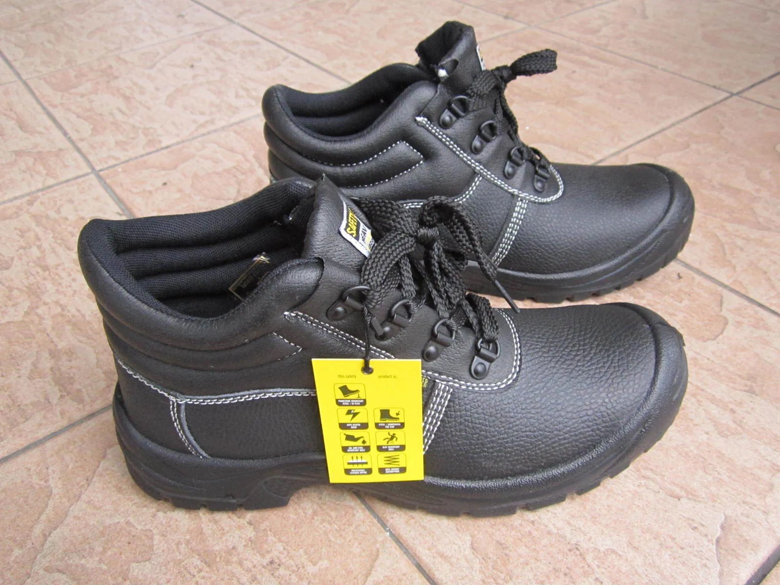 Safety Jogger Black Classic Safety Shoe (SafetyBoy) MY Power Tools