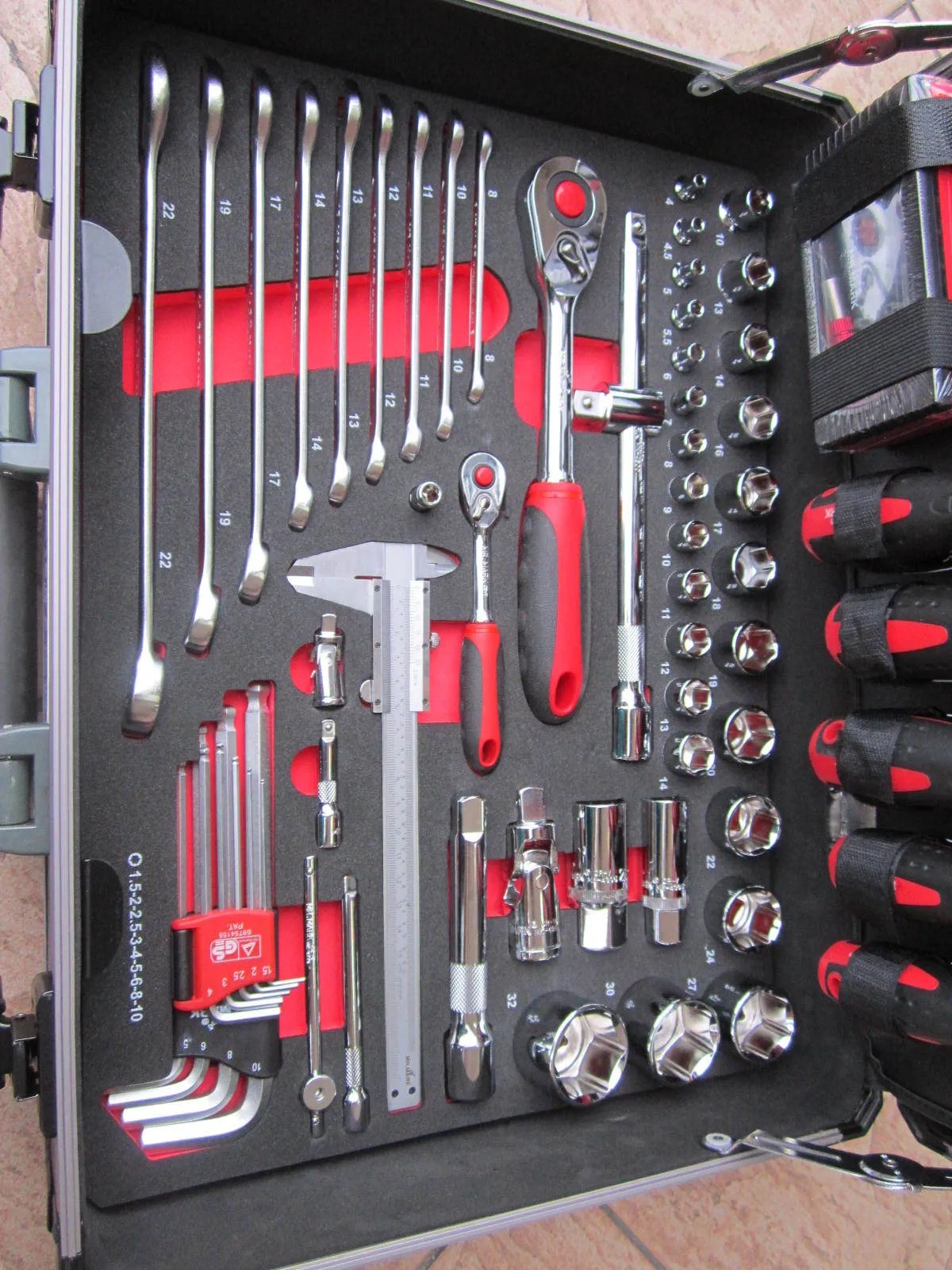 Mr.Mark 130pcs Taiwan Tools Kit Set (Aluminium Carry Case) MY Power Tools