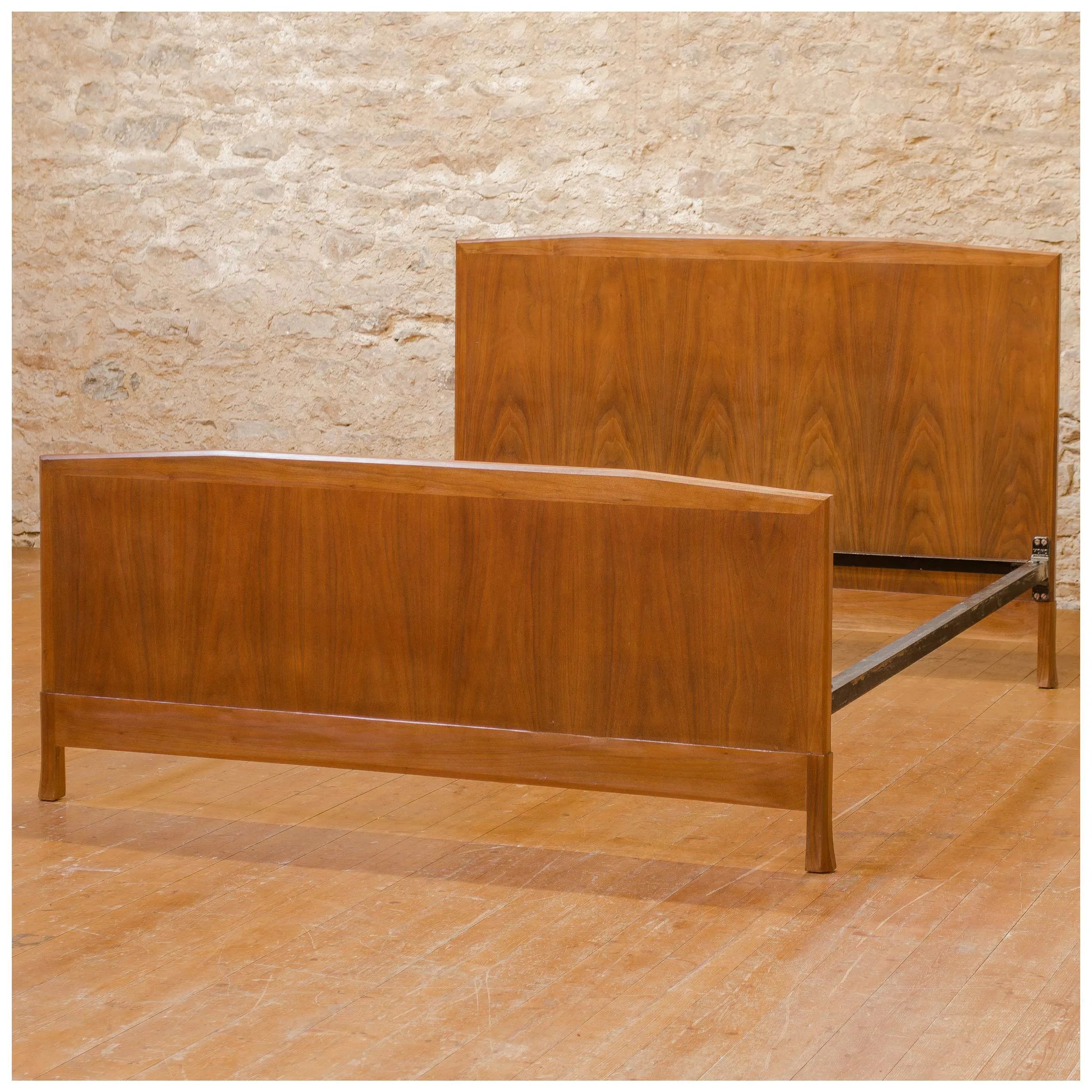 Brynmawr Furniture Company Arts & Crafts "Gwynedd" Walnut King Size Bed