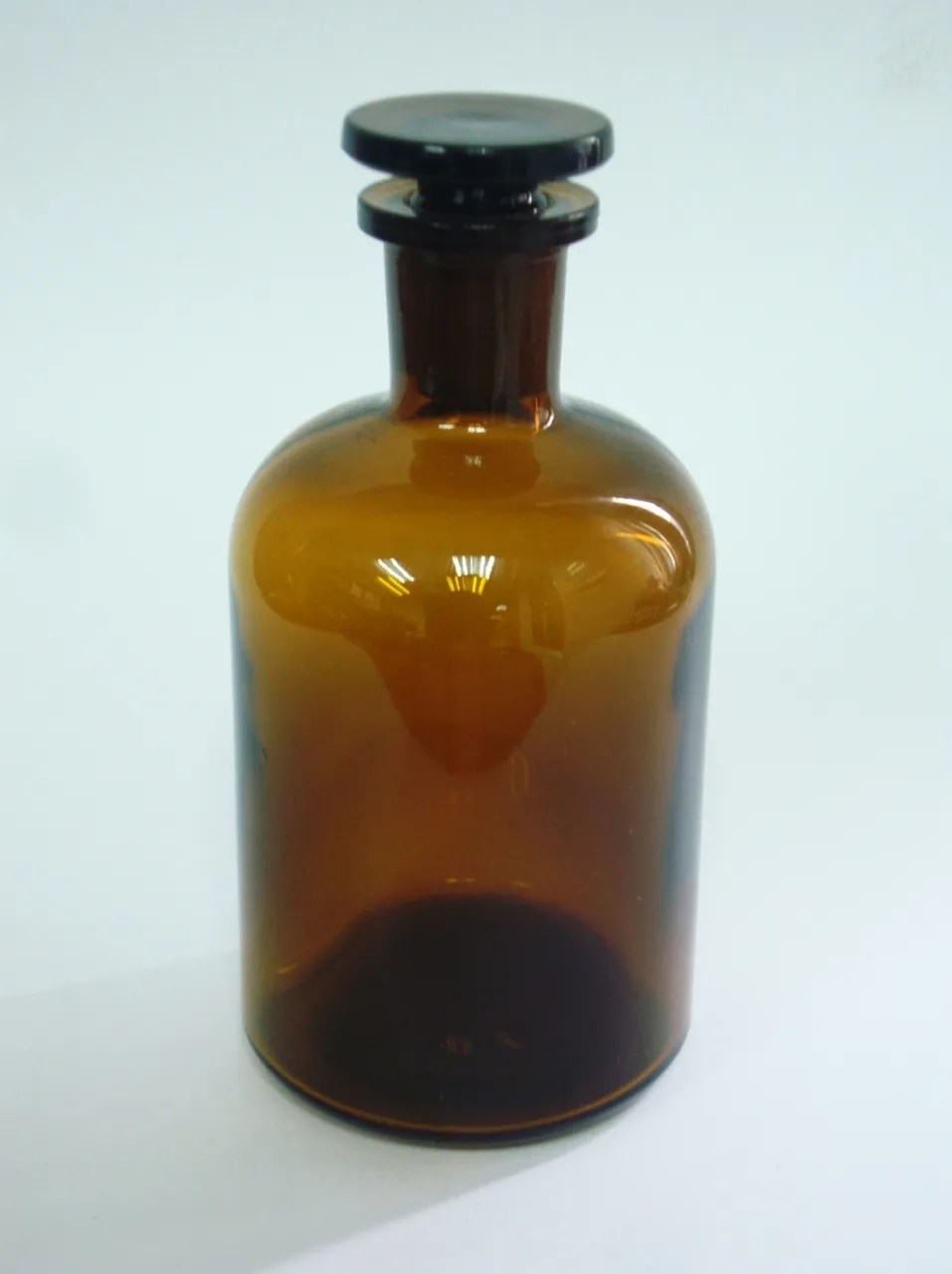 Reagent Bottles, Amber, Narrow Neck Modern Lab