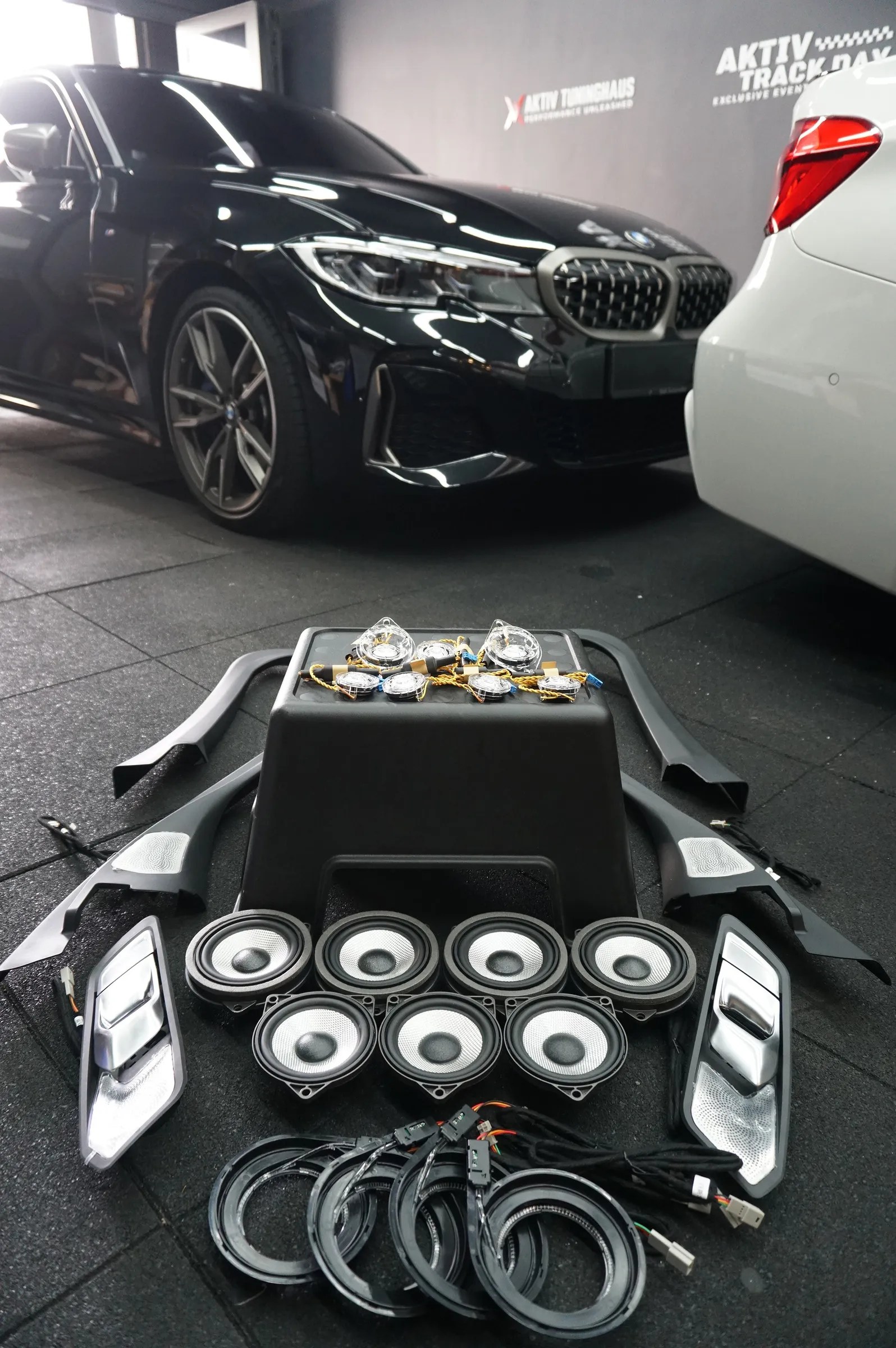B&W speakers with Interior Ambient Lighting (G20 H/K M340i) Aktiv Tuninghaus