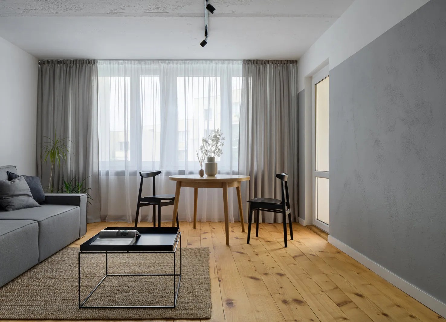 Best 10 Must Have Lightweight & Versatile Furniture Pieces for Frequent