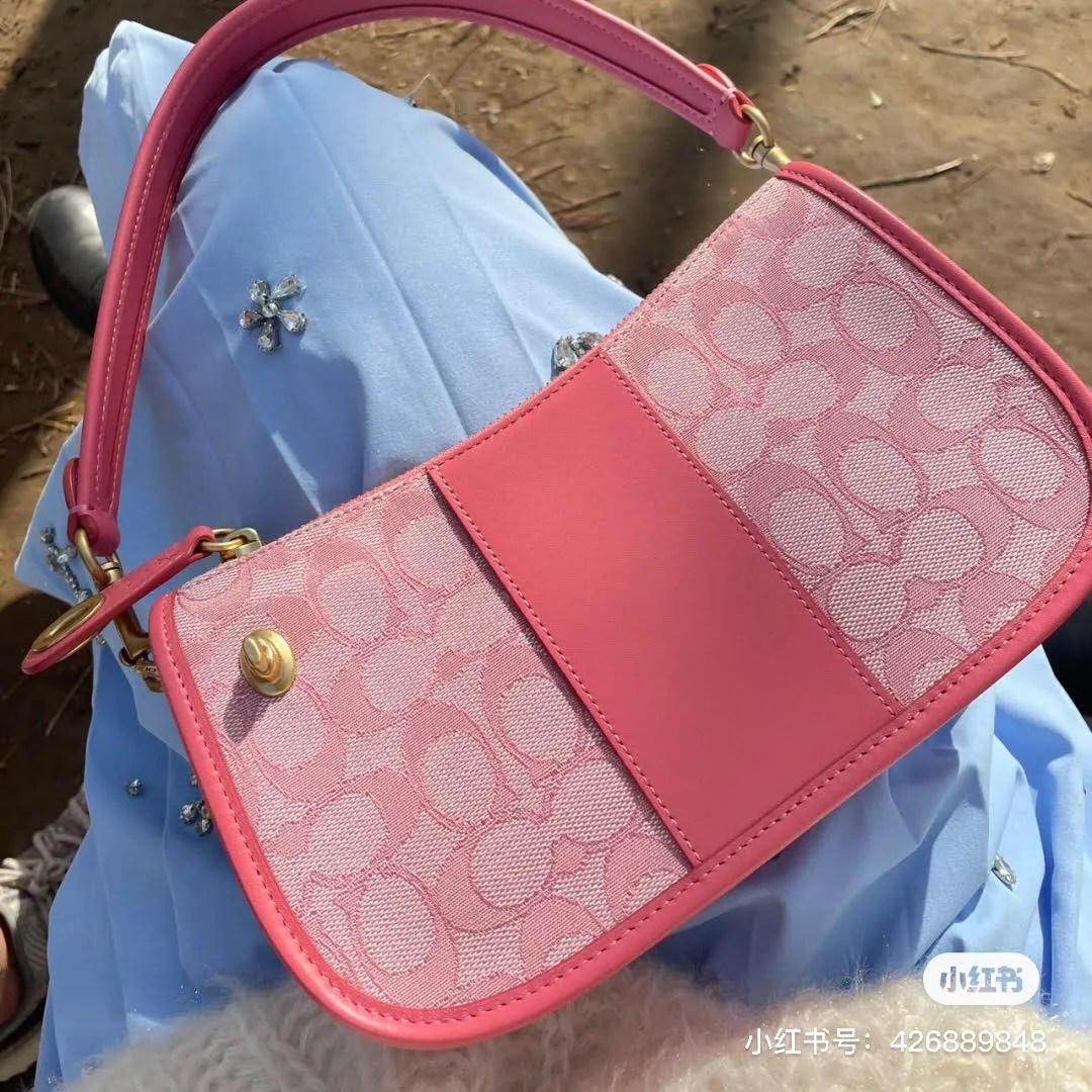 Introducing The Coach Swinger Bag! BB ASIA STORE