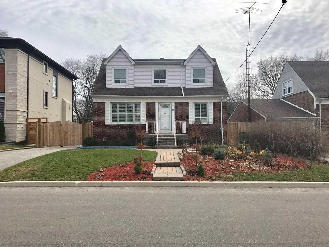 15 Craigmore Cres 3 Beds + 1 3 Baths