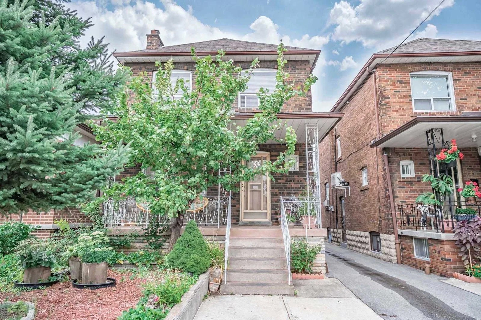 245 Westmount Ave 3 Beds 2 Baths