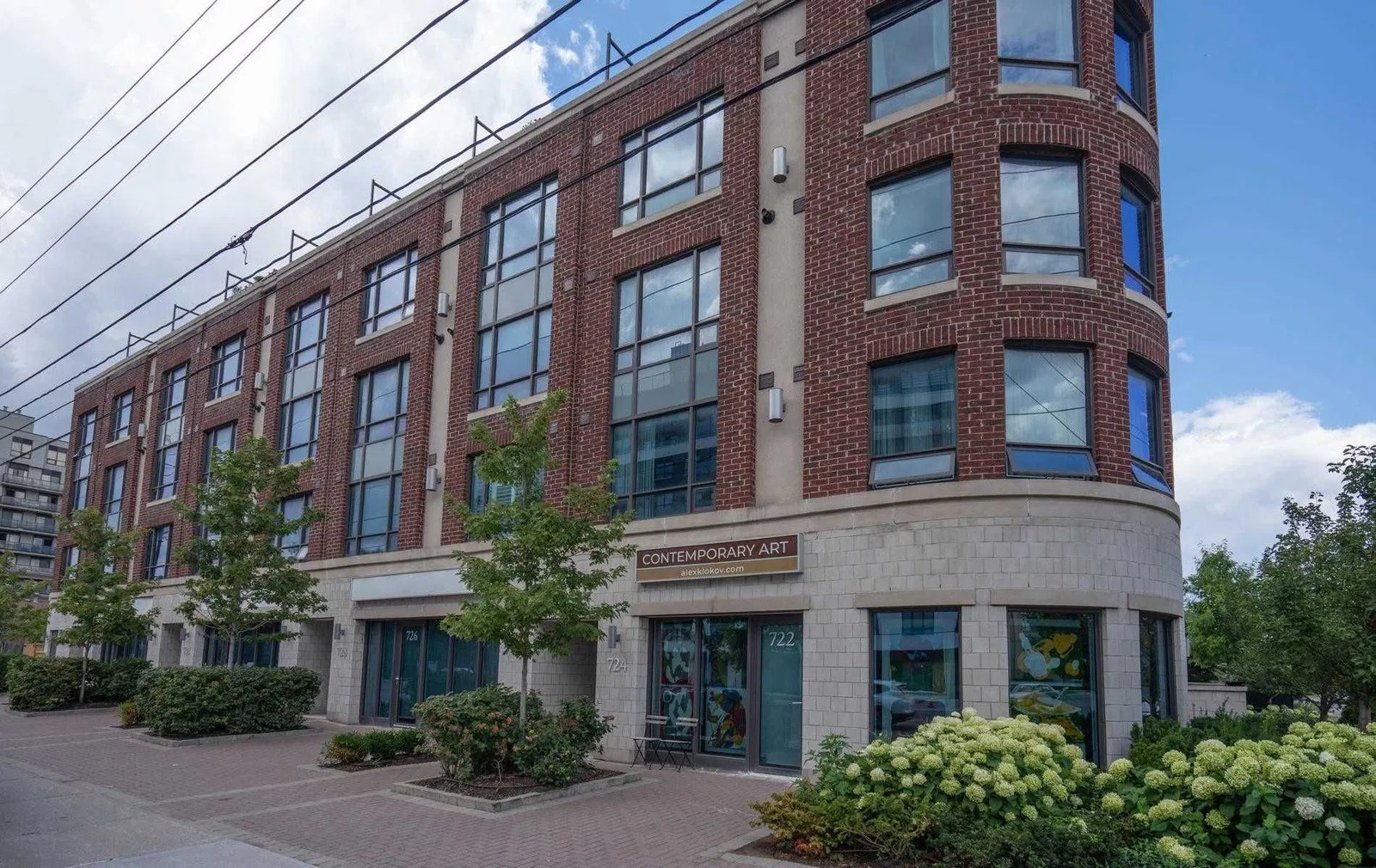 724 Sheppard Ave W 724 Sheppard West Townhomes 2 Beds + 1 3 Baths