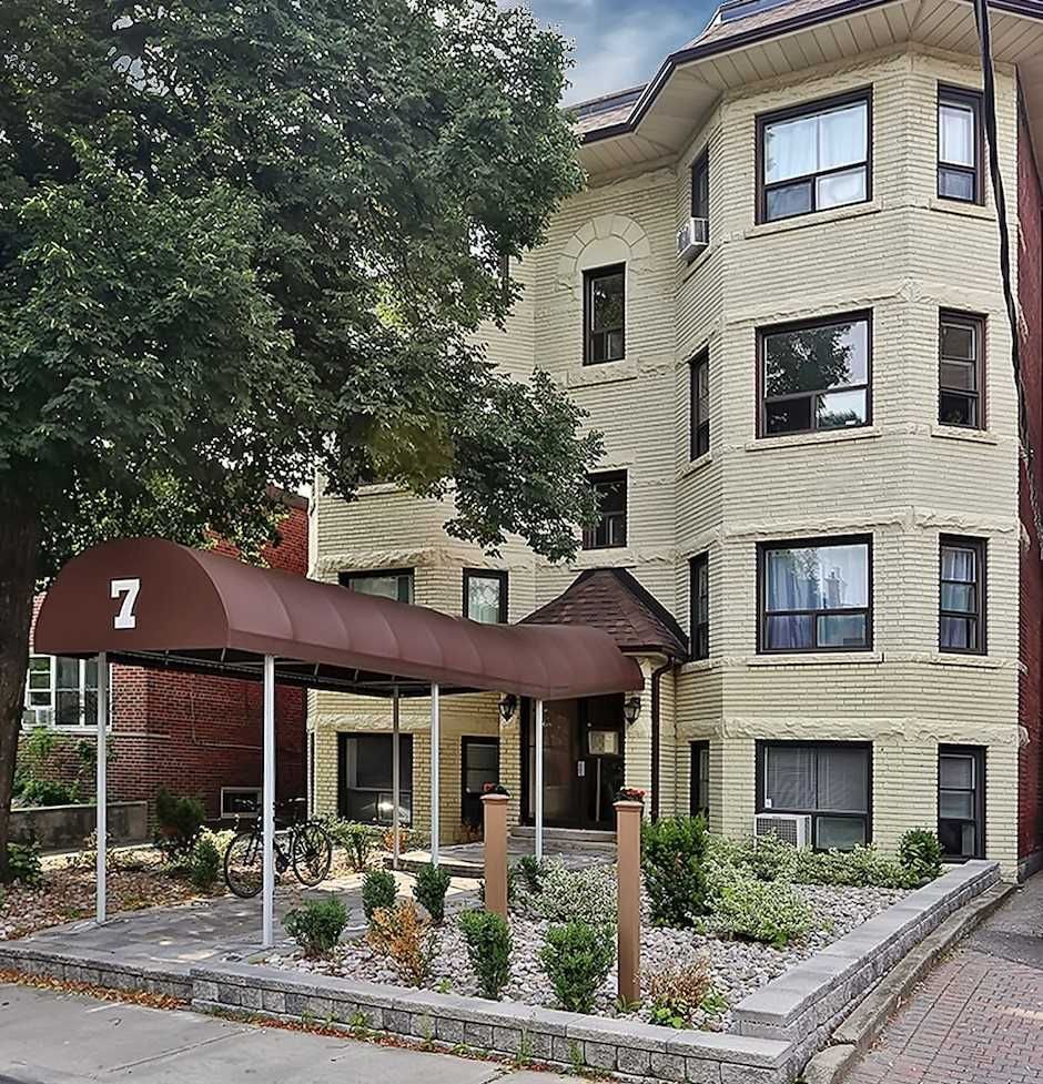 7 Walmsley Blvd 1 Bed 1 Bath Unit 402