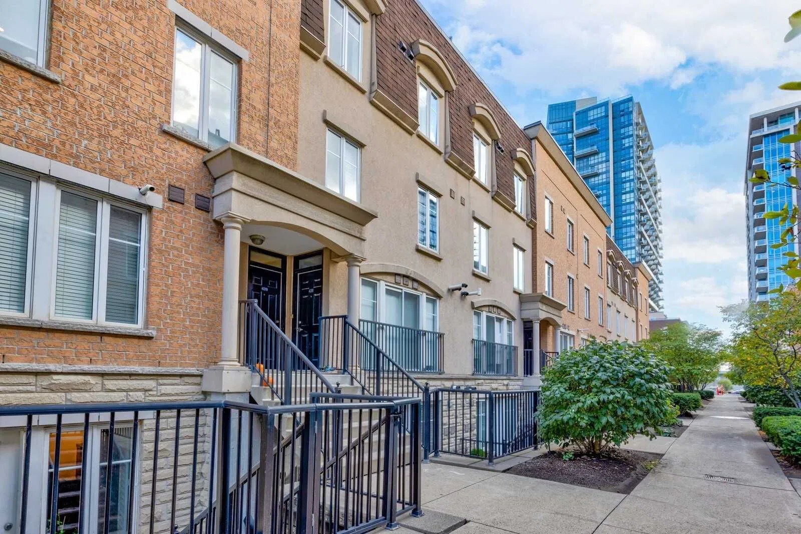 34 Western Battery Rd Liberty Village Townhomes 2 Beds 2 Baths