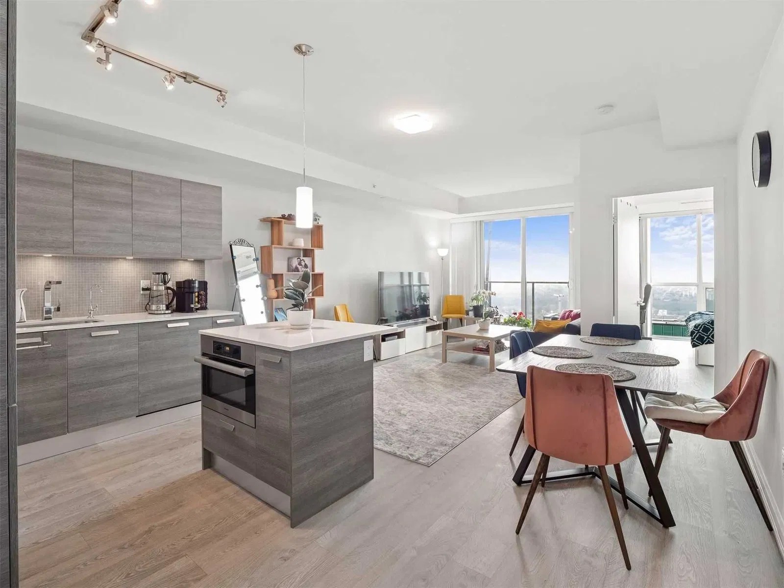 9 Bogert Ave Emerald Park Condos 1 Bed + 1 1 Bath Unit 4004