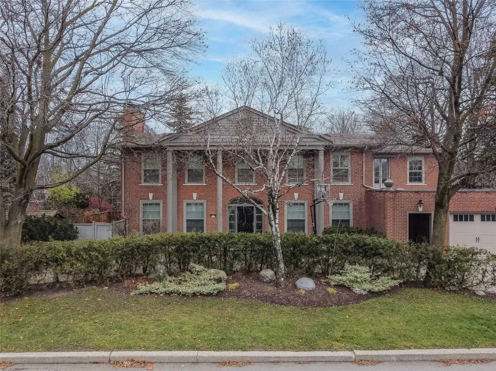 17 Mildenhall Rd 5 Beds + 1 6 Baths