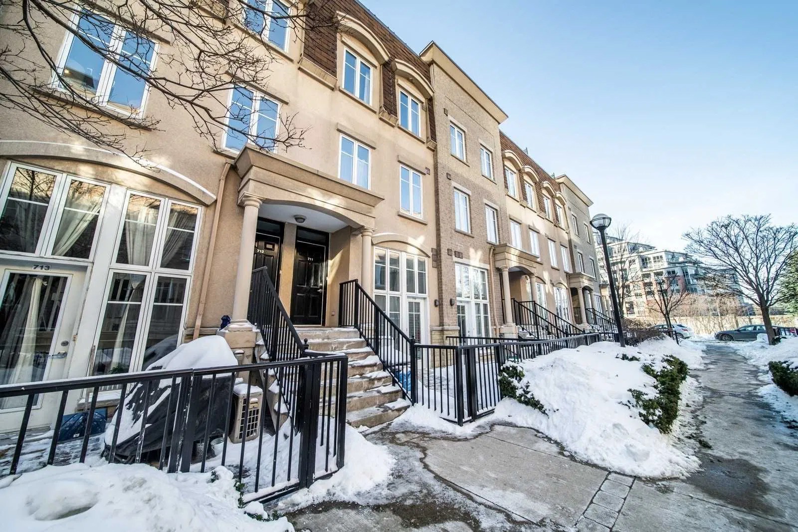 42 Western Battery Rd Liberty Village Townhomes 1 Bed + 1 1 Bath
