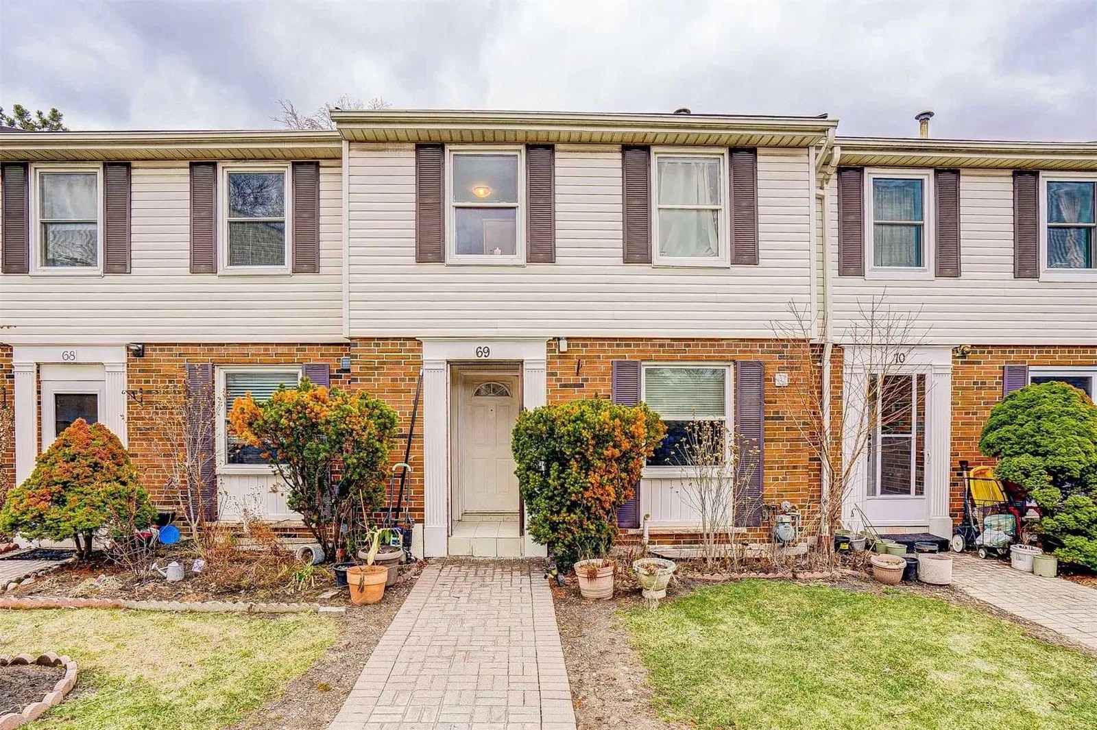 541 Steeles Ave W 537 Steeles Avenue West Townhomes 3 Beds + 2 3