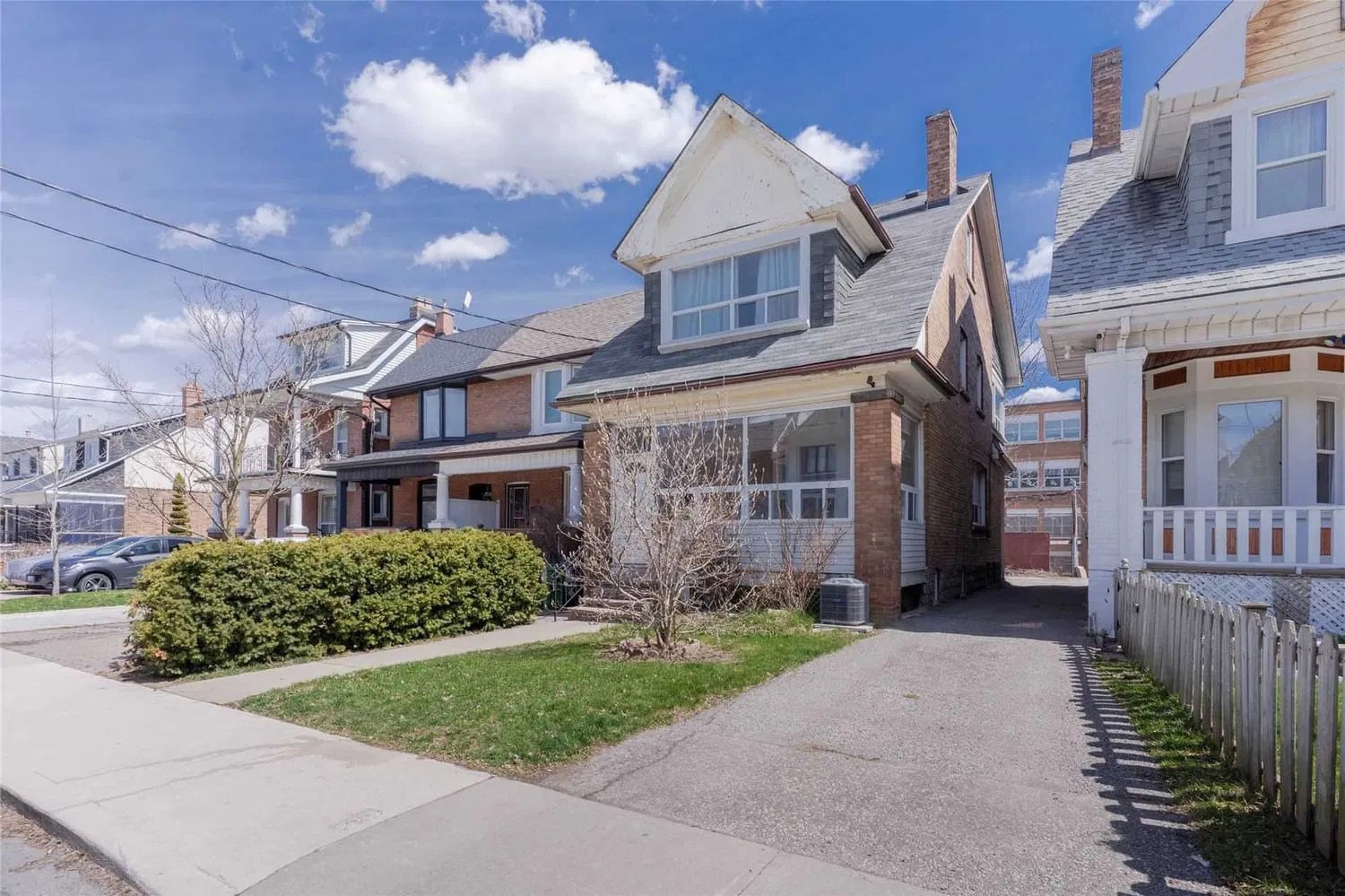 147 Westmount Ave 4 Beds + 1 2 Baths