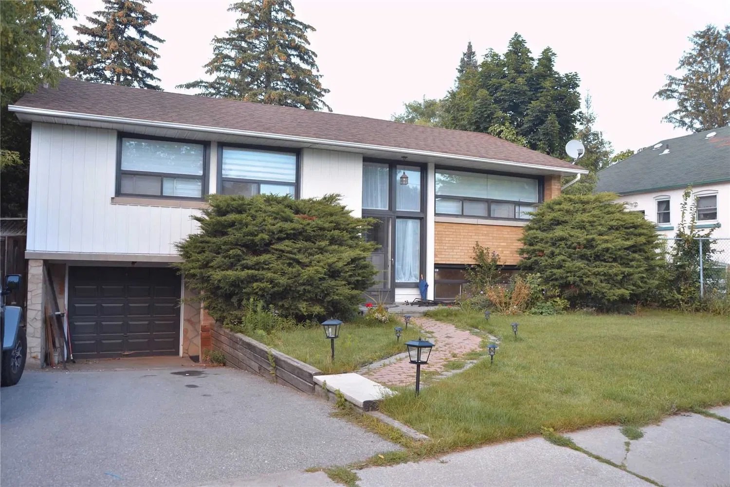 106 Connaught Ave 1 Bed 1 Bath