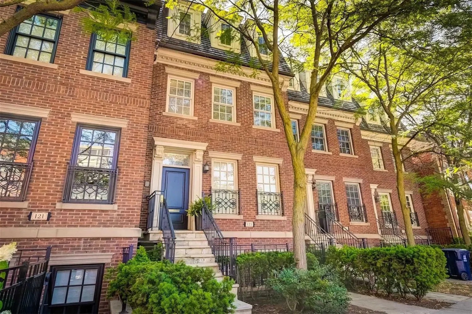 123 Davenport Rd 3 Beds + 1 4 Baths