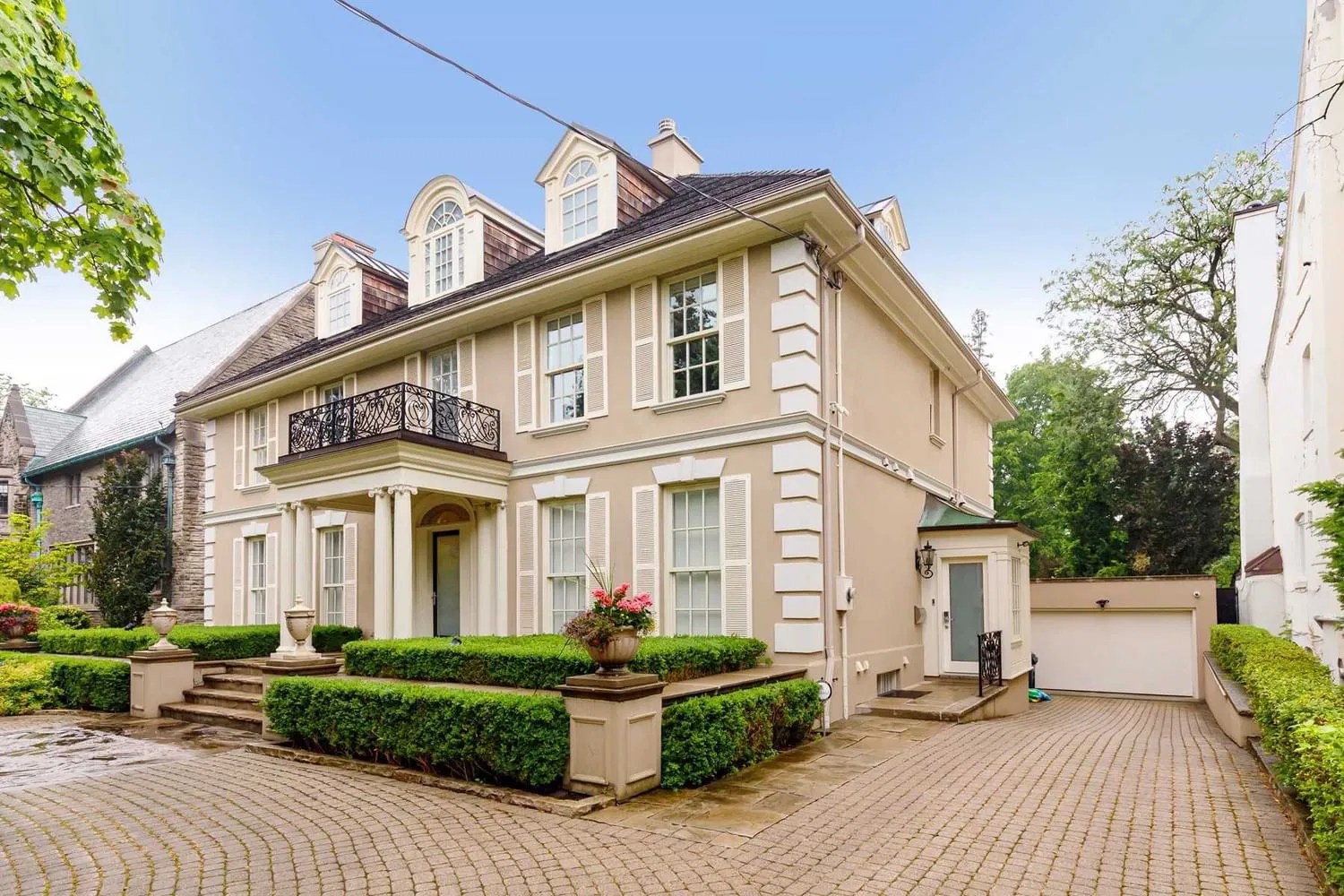 259 Dunvegan Rd 5 Beds + 1 8 Baths