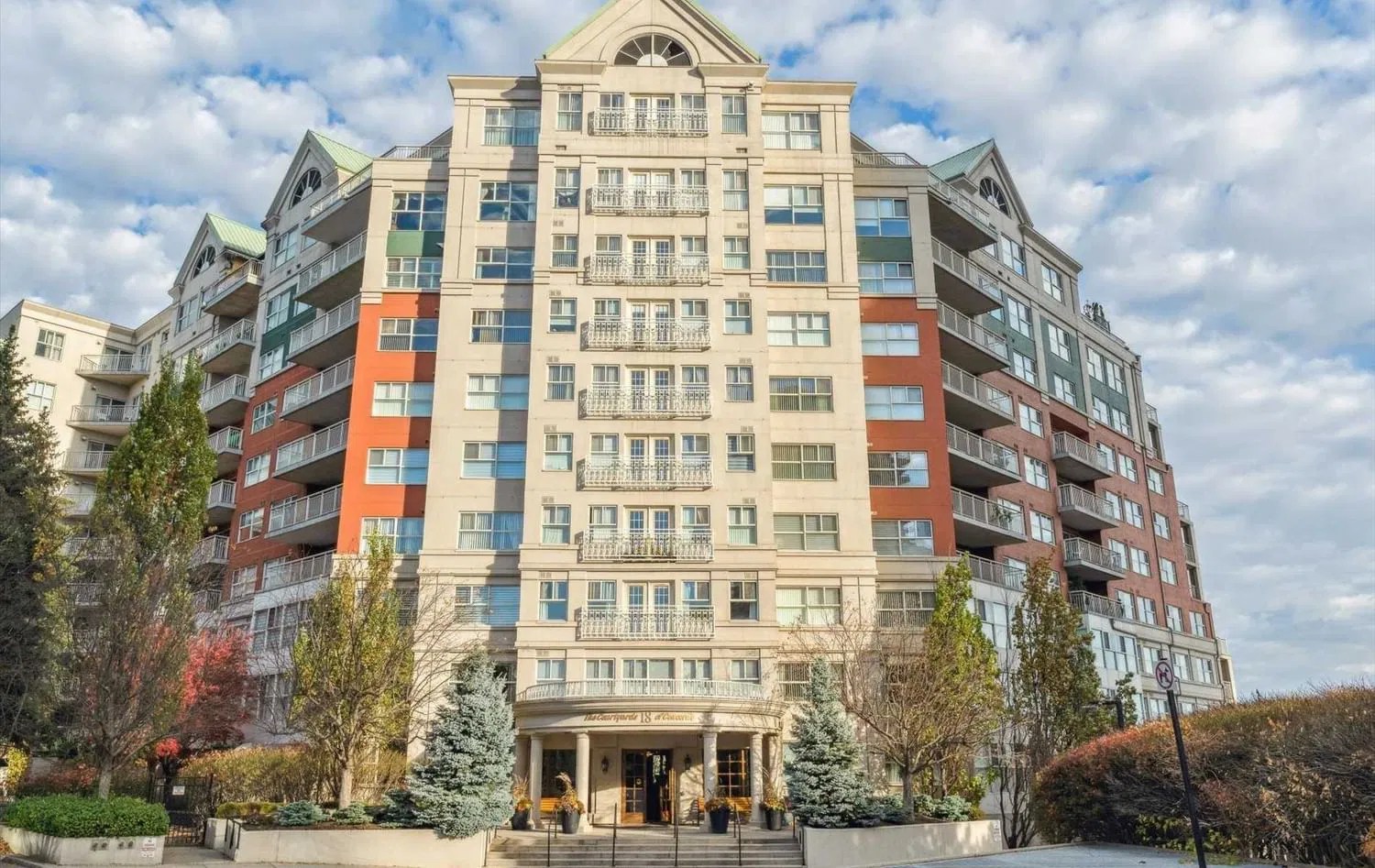 18 Concorde Pl Courtyards of Concorde Condos 2 Beds 2 Baths