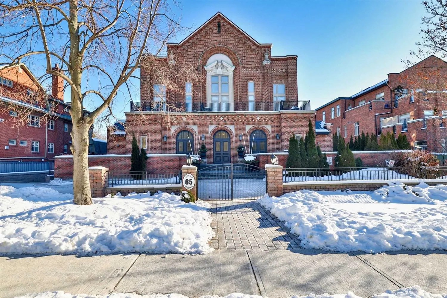 65 Sheldrake Blvd St on Sheldrake 2 Beds 2 Baths Unit