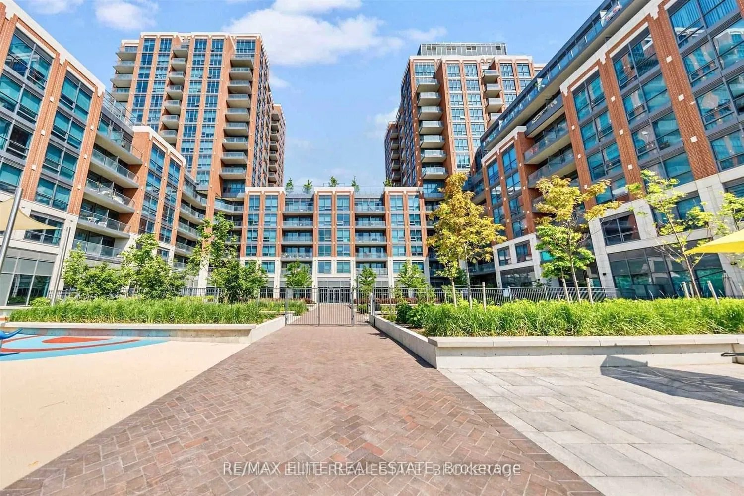 31 Tippett Rd Southside Condos 1 Bed + 1 2 Baths Unit 652