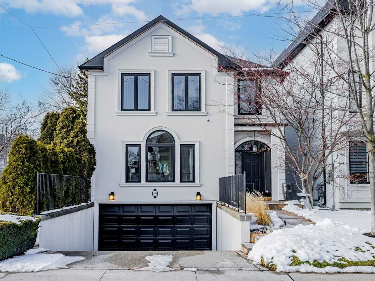 594 Woburn Ave 4 Beds + 1 4 Baths